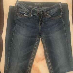 I am selling these cute navy blue flared jeans!!